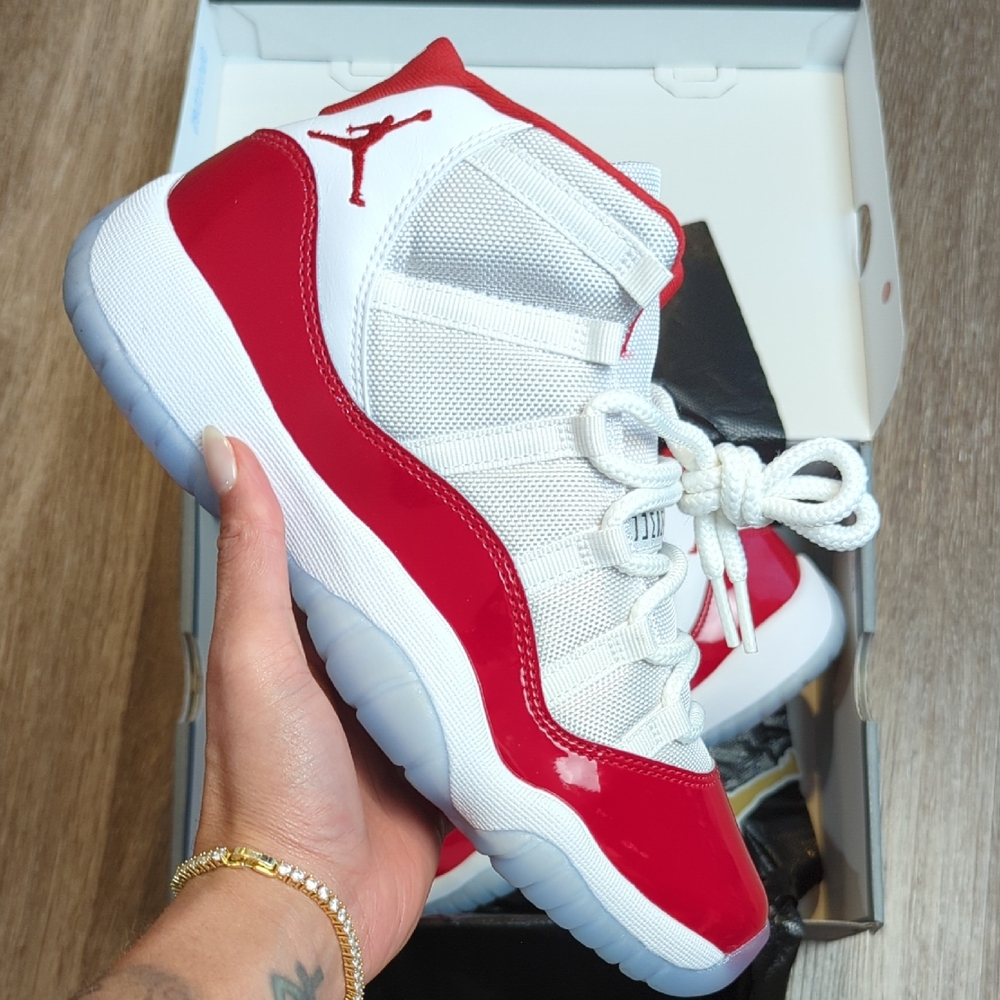 2022 Air Jordan 11 Cherry GS Boys 6.5/Women's 8